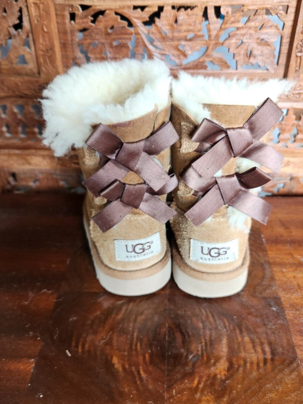 UGG Toddler/Kids Bailey Bow II Boots in Chestnut Suede - Children's Size 8 - Picture 2 of 6